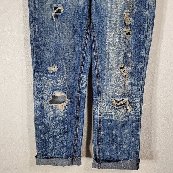 Premiere Rue 21 Womens Size 1/2R Distressed Bandana Print Blue Denim Capri 30x23 - Picture 5 of 8